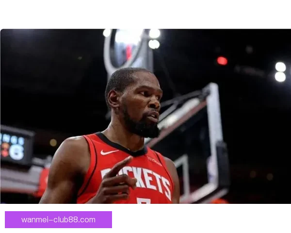 火箭众将庆祝胜利朝杜兰特泼水 乌度卡将比赛用球赠送阿杜